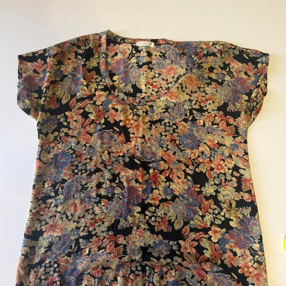Moody floral soprano blouse with